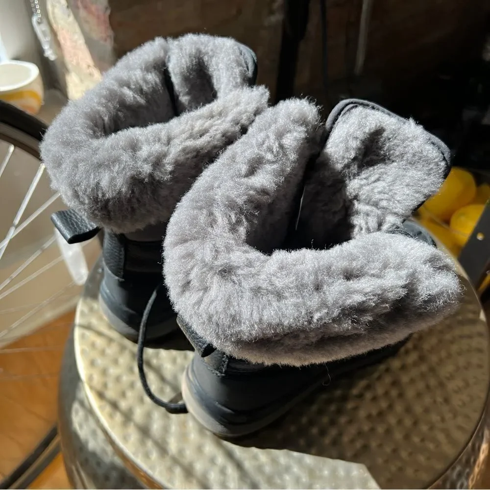 Ugg | Women's Adirondack Round Toe Leather & Suede Waterproof Booties | Size: 6